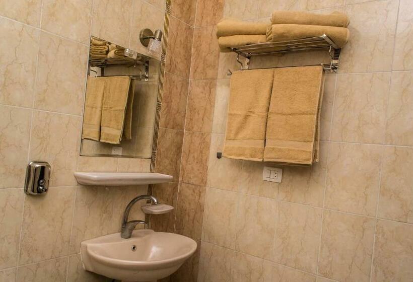 استودیوی استاندارد, Charbel Apartments