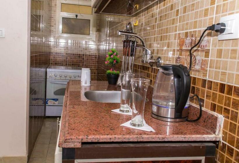 استودیوی استاندارد, Charbel Apartments