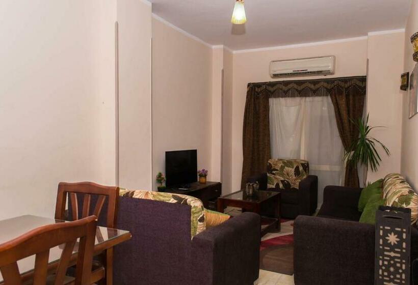 استودیوی استاندارد, Charbel Apartments