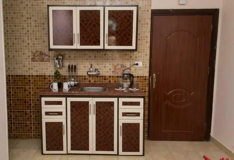 استودیوی استاندارد, Charbel Apartments