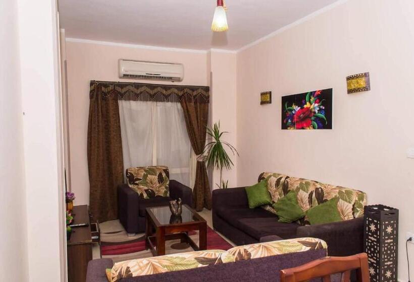 استودیوی استاندارد, Charbel Apartments
