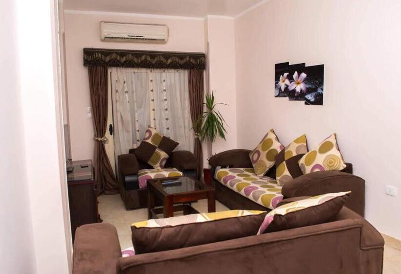 آپارتمان 1 خوابه با تراس, Charbel Apartments