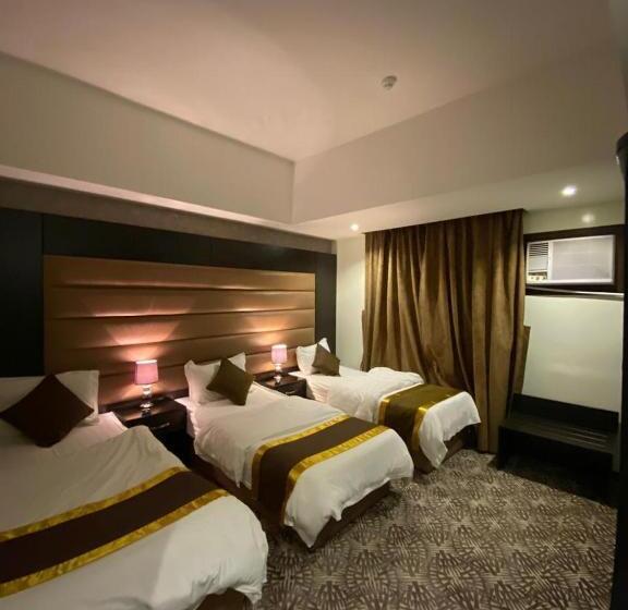 חדר אקונומי לשלושה, Desert Rose