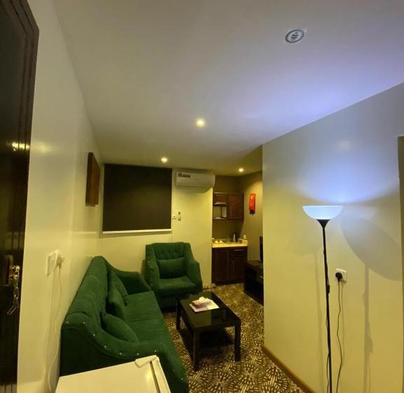 Economy Triple Room, Desert Rose