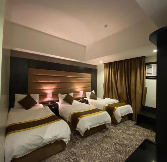 חדר אקונומי לשלושה, Desert Rose