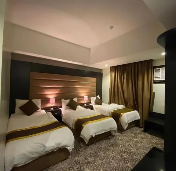 Economy Triple Room, Desert Rose