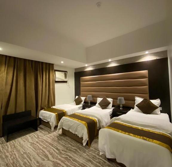 חדר אקונומי לשלושה, Desert Rose