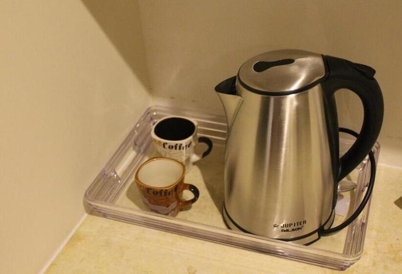 דירת שני חדרים, Desert Rose