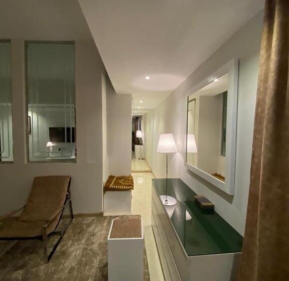 סוויטת ג'וניור, Desert Rose