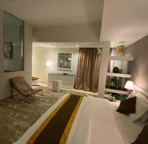 סוויטת ג'וניור, Desert Rose