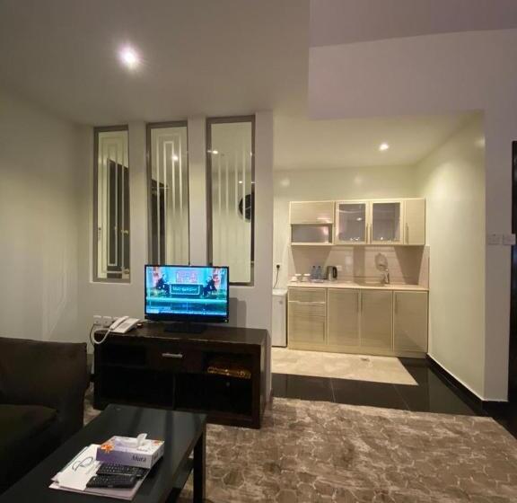 סטודיו סופריור, Desert Rose