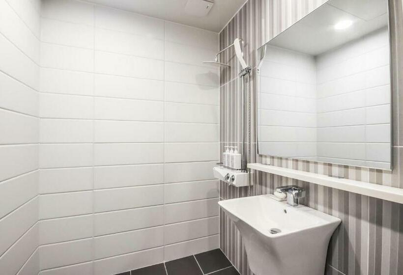 Трехместный Номер Deluxe, Gguljam