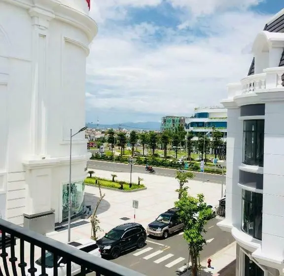 اتاق استاندارد چهارنفره با بالکن, Hồng Hạc