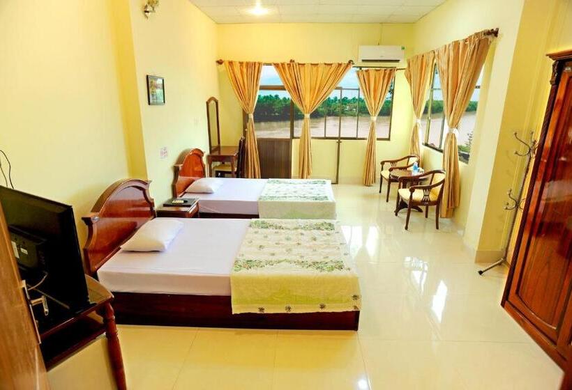 اتاق لوکس, Hung Vuong