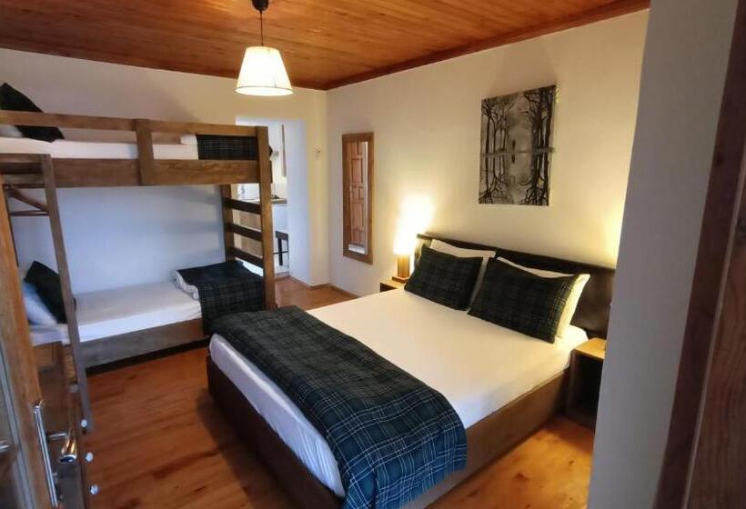 Трехместный Номер Стандарт с Балконом, Lycia Nature House
