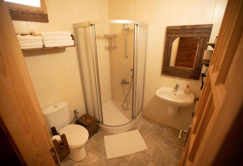 اتاق استاندارد چهارنفره با بالکن, Lycia Nature House