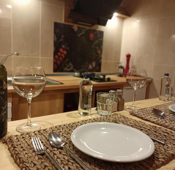 بانگلوی سوپریور, Lycia Nature House