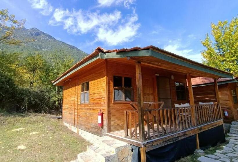 بانگلوی سوپریور, Lycia Nature House