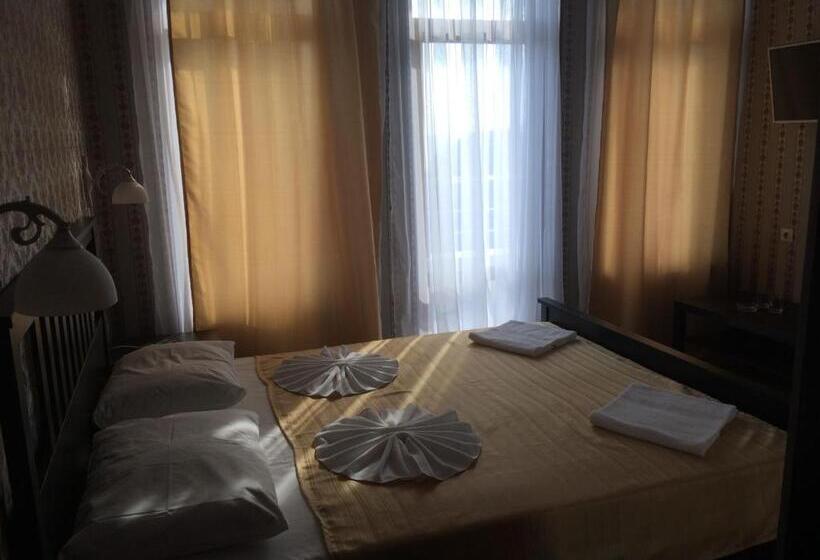 컴포트 룸, Medoviy