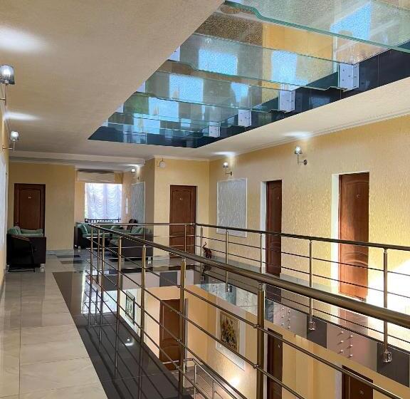 컴포트 룸, Medoviy