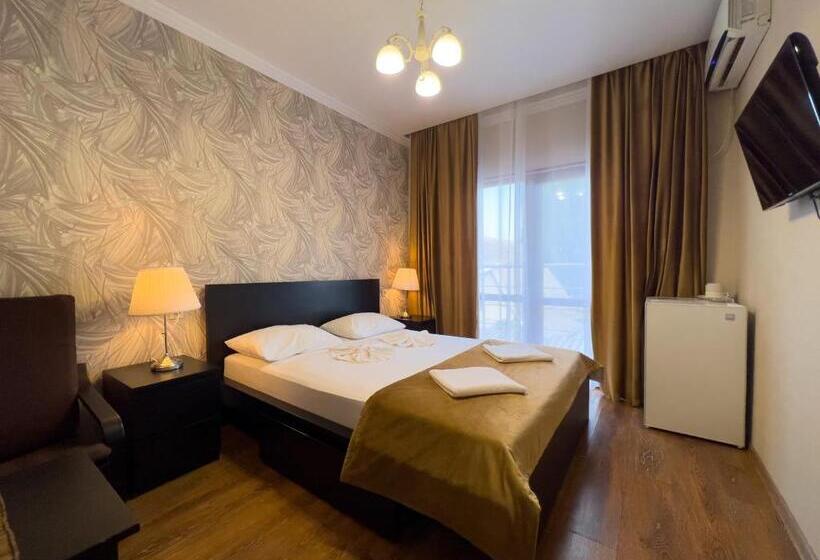 주니어 스위트 발코니, Medoviy