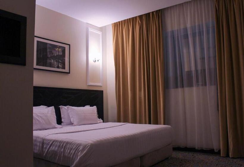 מיטת קינג בסוויטה, Rollins