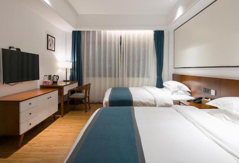 标准三人间, All Seasons Lodge