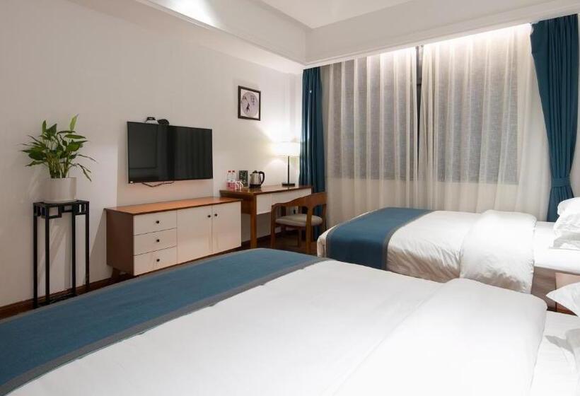 标准三人间, All Seasons Lodge