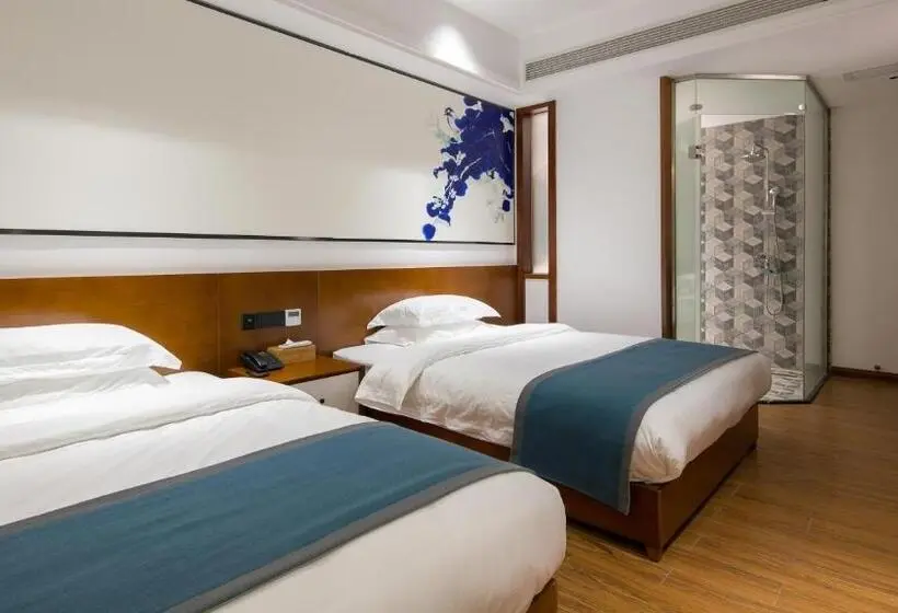 اتاق استاندارد سه نفره, All Seasons Lodge Breakfast&lift&free Laundry &book Tickets &downtown Location And English Service