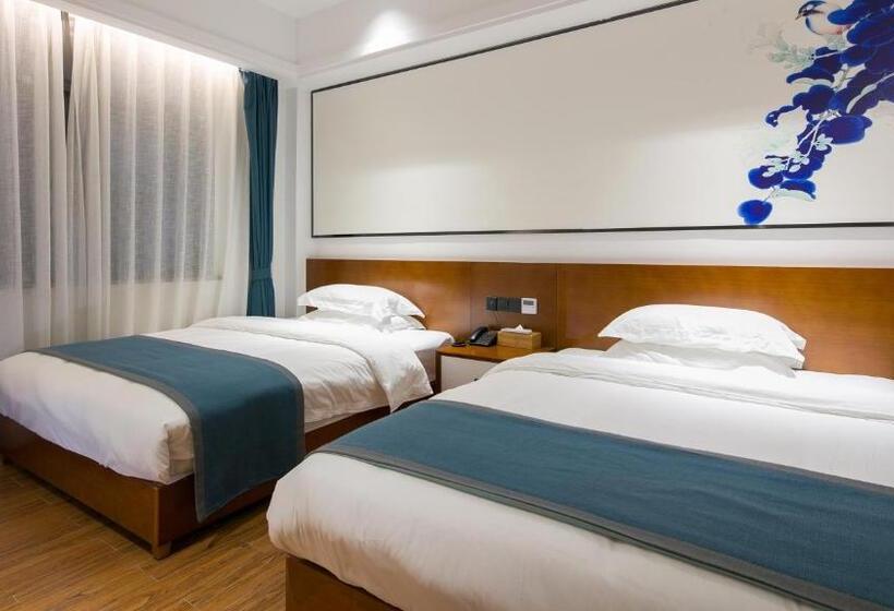 标准三人间, All Seasons Lodge