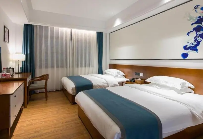 اتاق استاندارد سه نفره, All Seasons Lodge Breakfast&lift&free Laundry &book Tickets &downtown Location And English Service