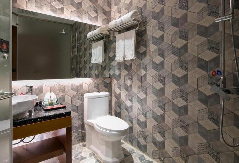 标准三人间, All Seasons Lodge