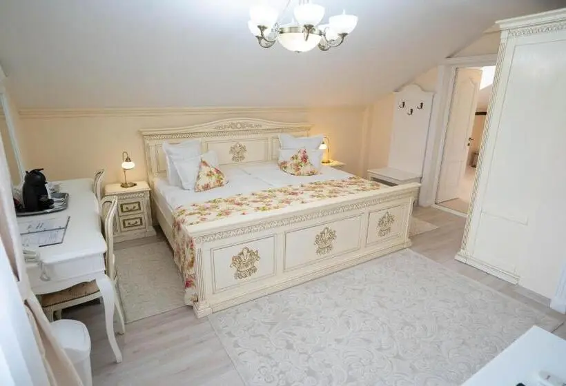 اتاق لوکس با تخت بزرگ, Villa Alice