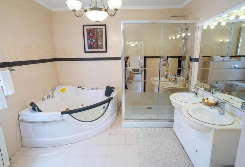 חדר דחוקס עם מיטת קינג, Villa Alice