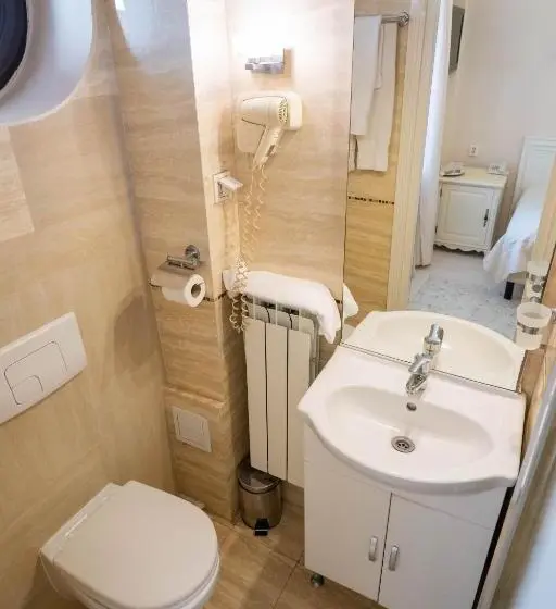اتاق یک تخته با تراس, Villa Alice
