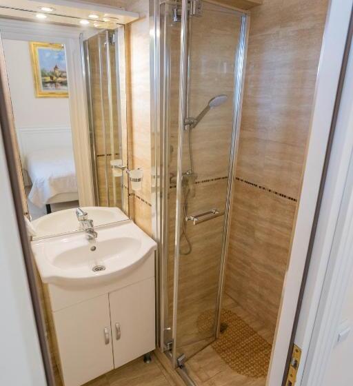 חדר יחיד עם טרסה, Villa Alice