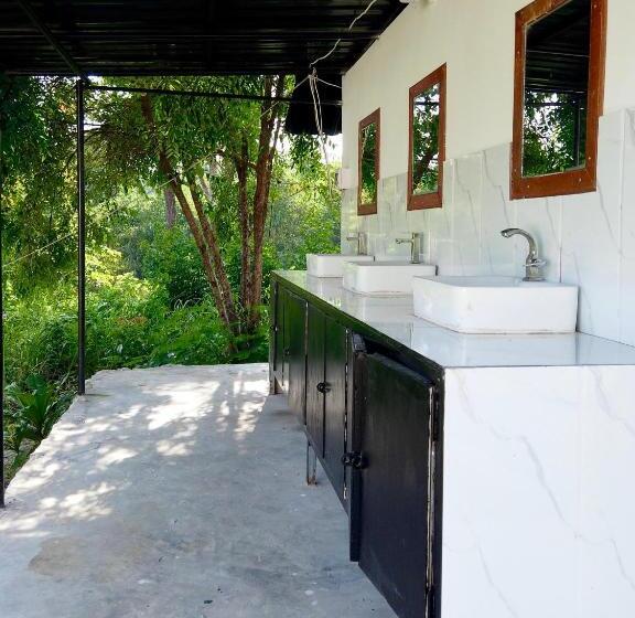 Кровать в Общей Комнате, Koh Rong Lagoon