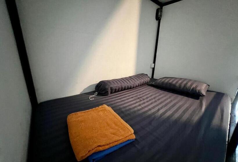 共用房间的床, Koh Rong Lagoon