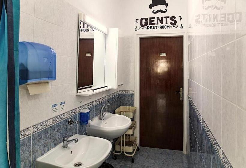 اتاق استاندارد سه تخته با بالکن, Enter Hostel