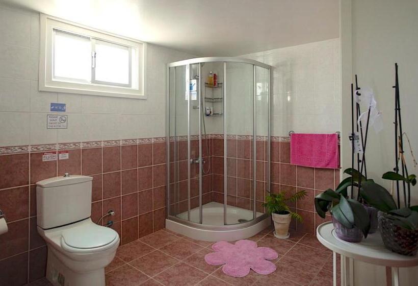 Трехместный Номер Стандарт с Балконом, Enter Hostel