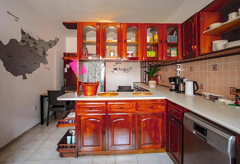 Трехместный Номер Стандарт с Балконом, Enter Hostel