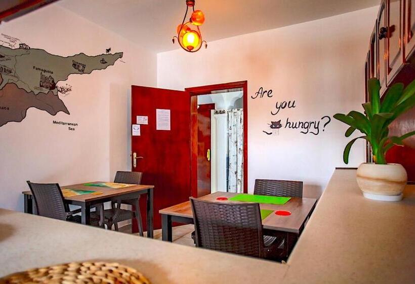 اتاق استاندارد سه تخته با بالکن, Enter Hostel