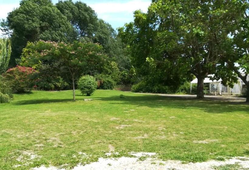 ガーデンビュースタンダードルーム, La Ferme De L Isle Et Sa Roulotte