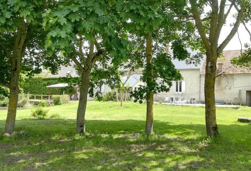 ガーデンビュースタンダードルーム, La Ferme De L Isle Et Sa Roulotte