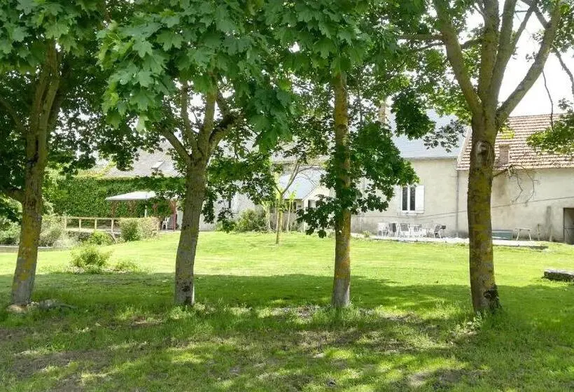 ガーデンビュースタンダードルーム, La Ferme De L Isle Et Sa Roulotte