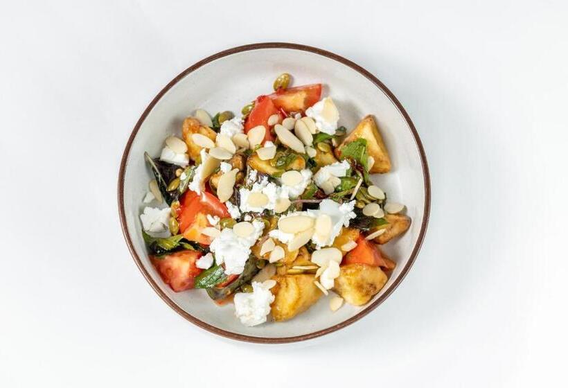 سوییت با چشم‌انداز دریا, Magnika Resort