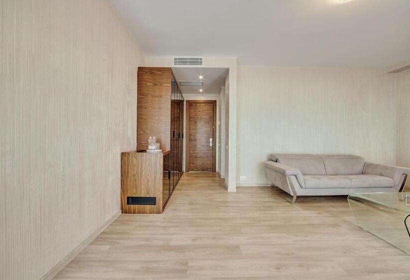 سوییت با چشم‌انداز دریا, Magnika Resort