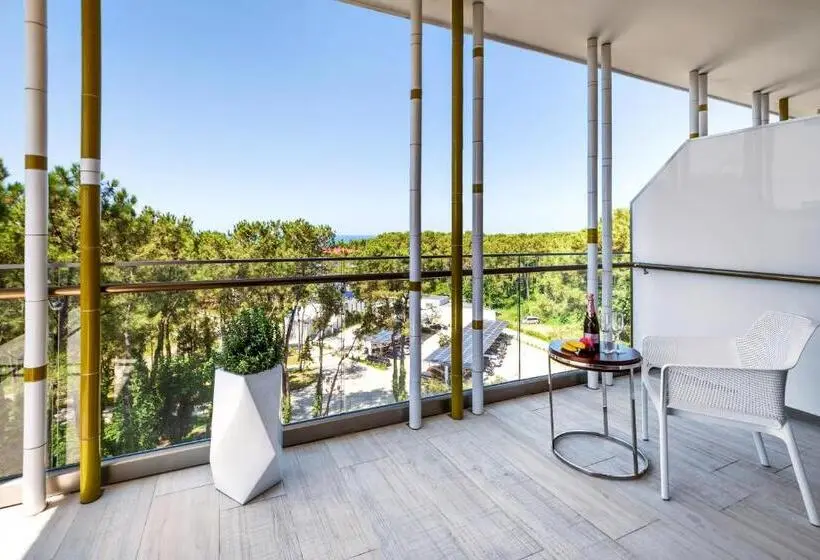 سوییت با چشم‌انداز دریا, Magnika Resort