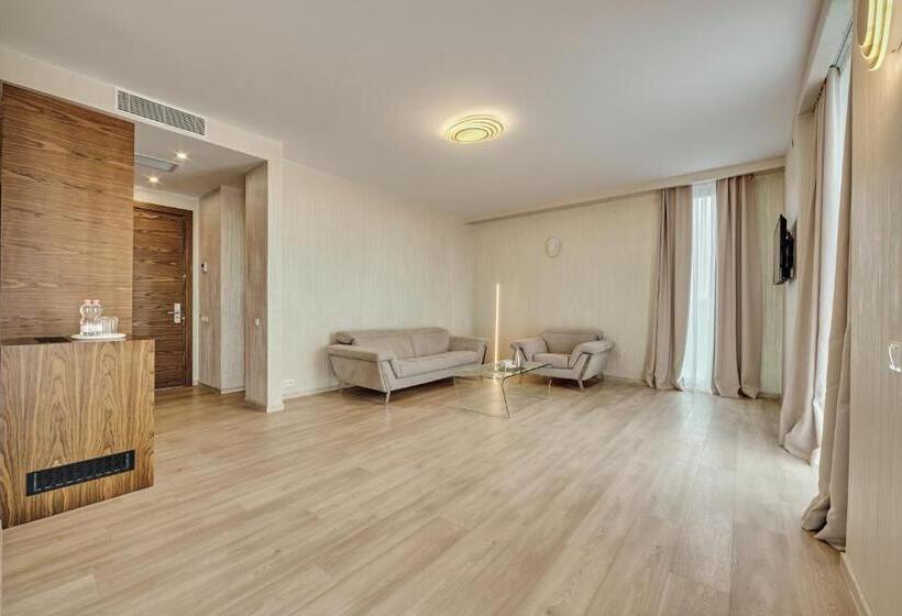 سوییت با چشم‌انداز دریا, Magnika Resort