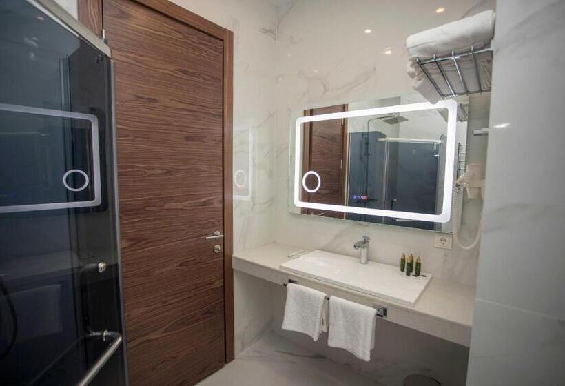 سوییت با چشم‌انداز دریا, Magnika Resort